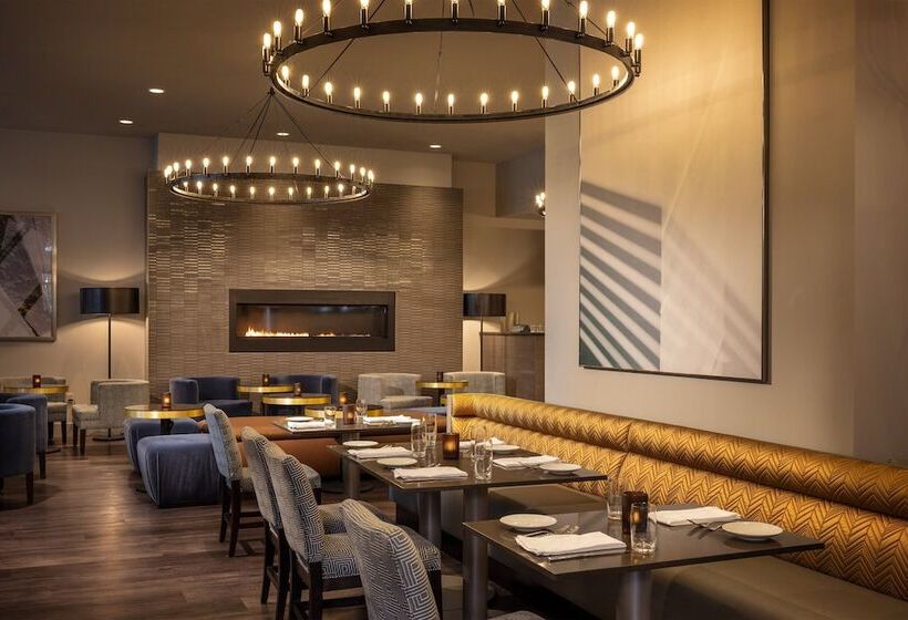 Отель Sheraton Commander