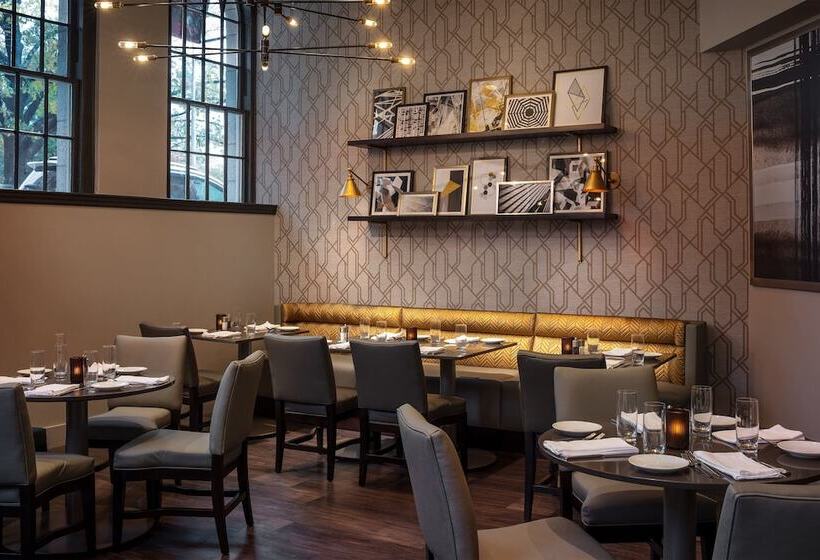 Отель Sheraton Commander