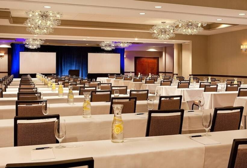 בית מלון כפרי Sheraton Portsmouth Harborside