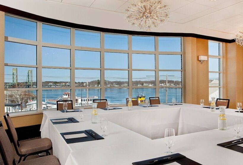 בית מלון כפרי Sheraton Portsmouth Harborside