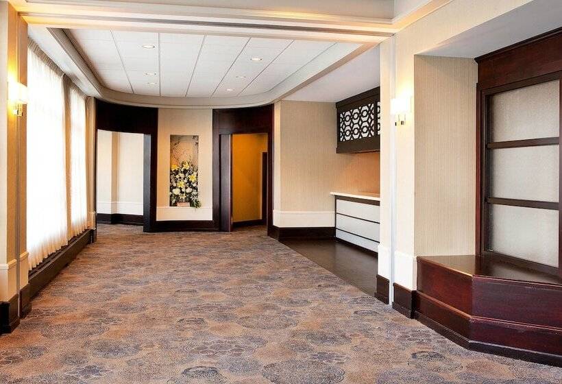 בית מלון כפרי Sheraton Portsmouth Harborside