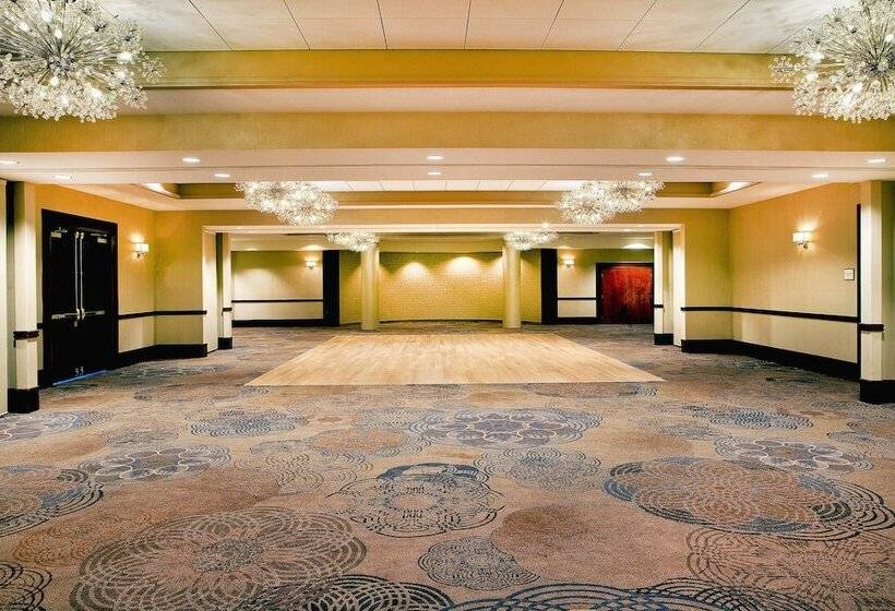 בית מלון כפרי Sheraton Portsmouth Harborside