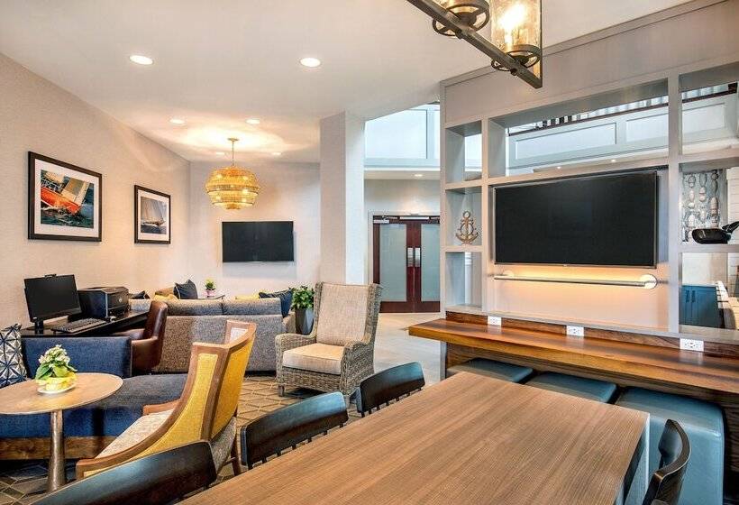 בית מלון כפרי Sheraton Portsmouth Harborside