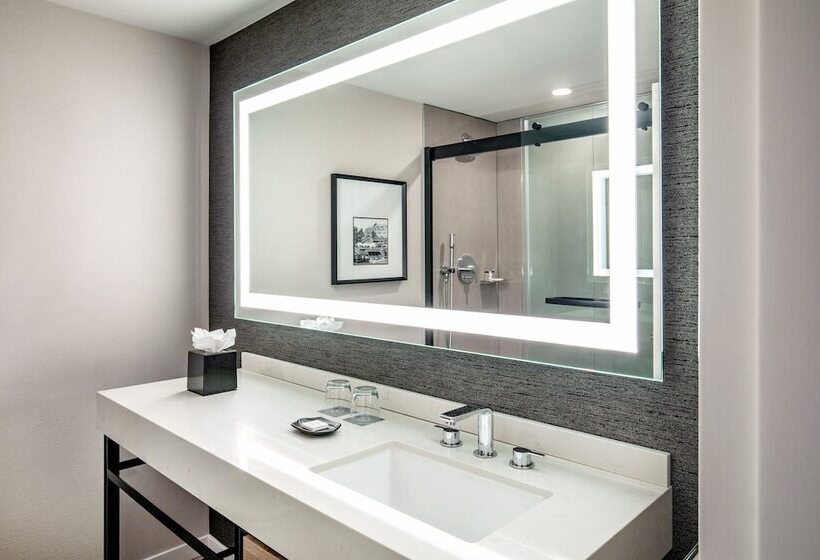 בית מלון כפרי Sheraton Portsmouth Harborside