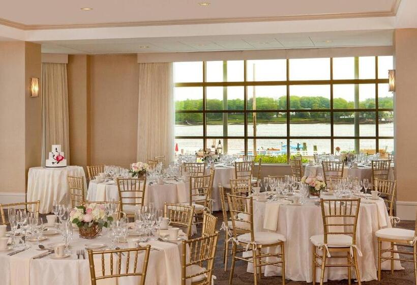 בית מלון כפרי Sheraton Portsmouth Harborside