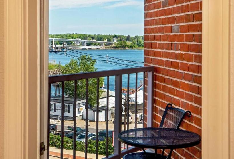 בית מלון כפרי Sheraton Portsmouth Harborside