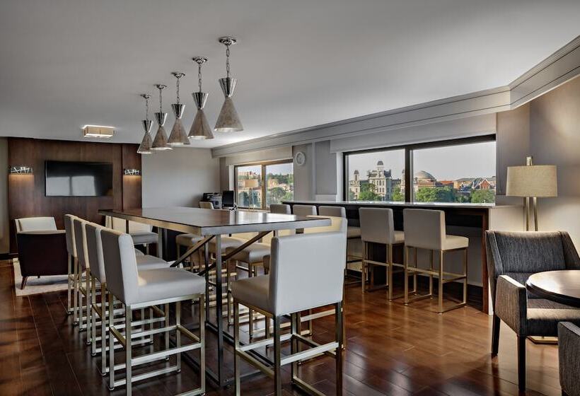 ホテル Sheraton Syracuse University  & Conference Center