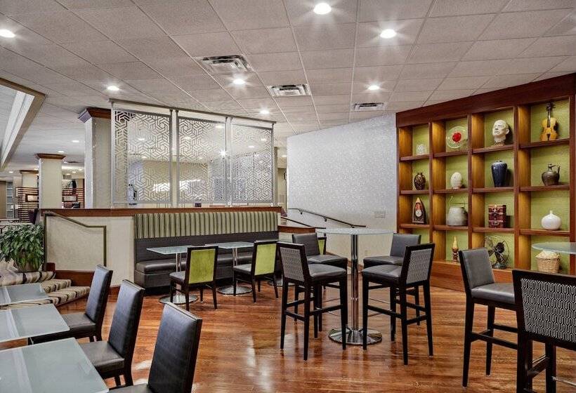 ホテル Sheraton Syracuse University  & Conference Center