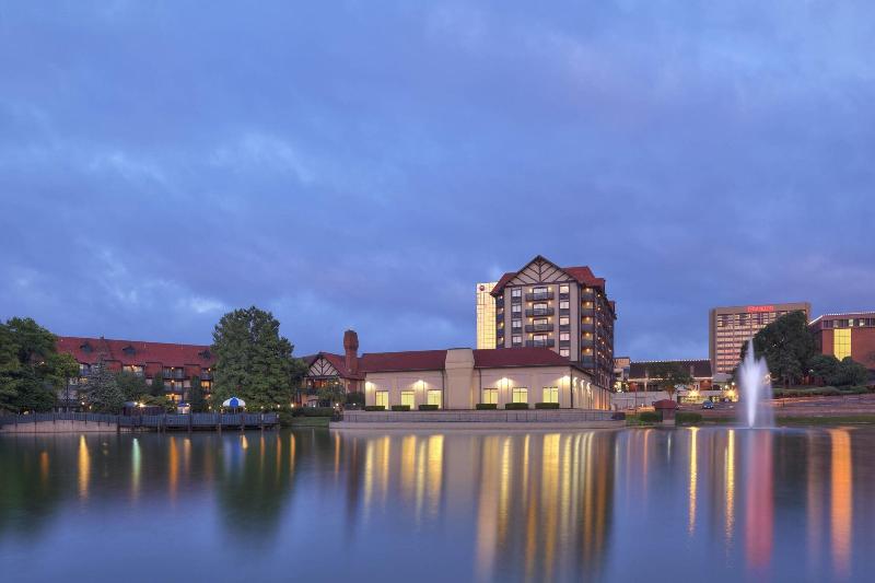 هتل Sheraton Westport Lakeside Chalet