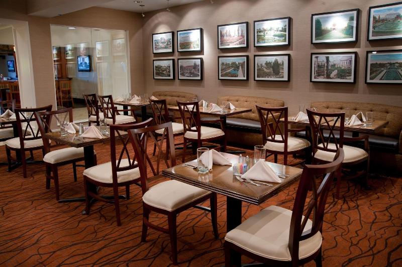 هتل Sheraton Westport Lakeside Chalet