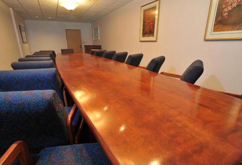 בית מלון כפרי Sojourn Suites Portland Airport