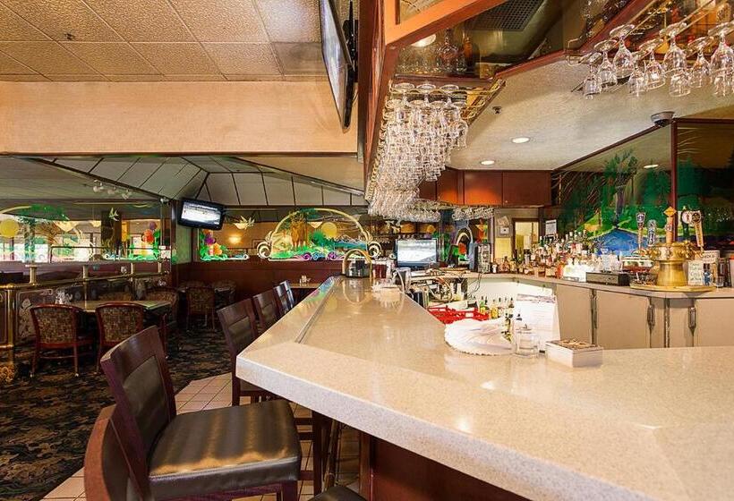 בית מלון כפרי Sojourn Suites Portland Airport