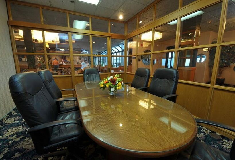 هتل Promenade Inn & Suites Oceanfront