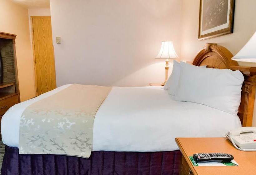 هتل Promenade Inn & Suites Oceanfront