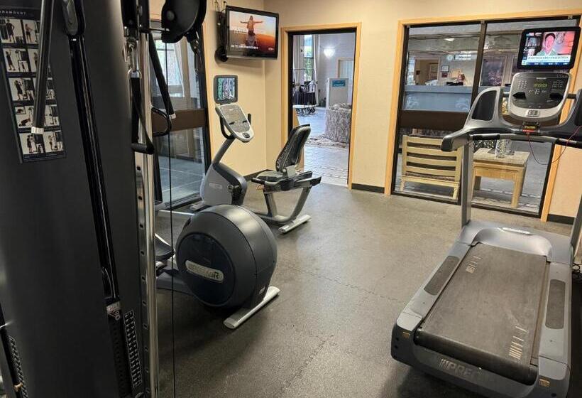 בית מלון כפרי Sojourn Suites Portland Airport