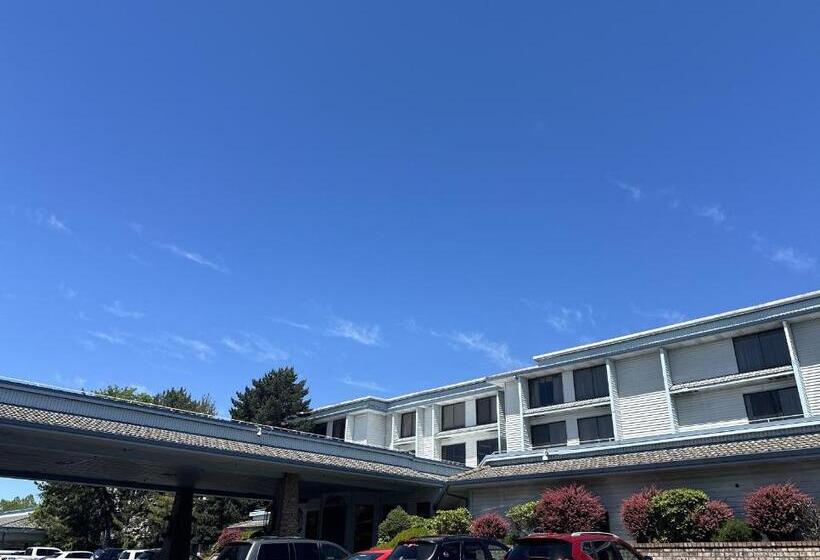 בית מלון כפרי Sojourn Suites Portland Airport