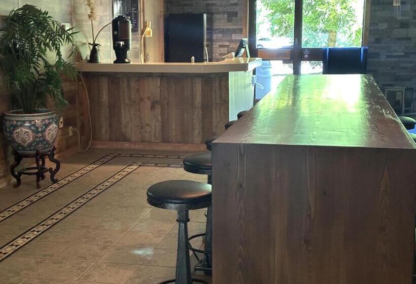 בית מלון כפרי Sojourn Suites Portland Airport