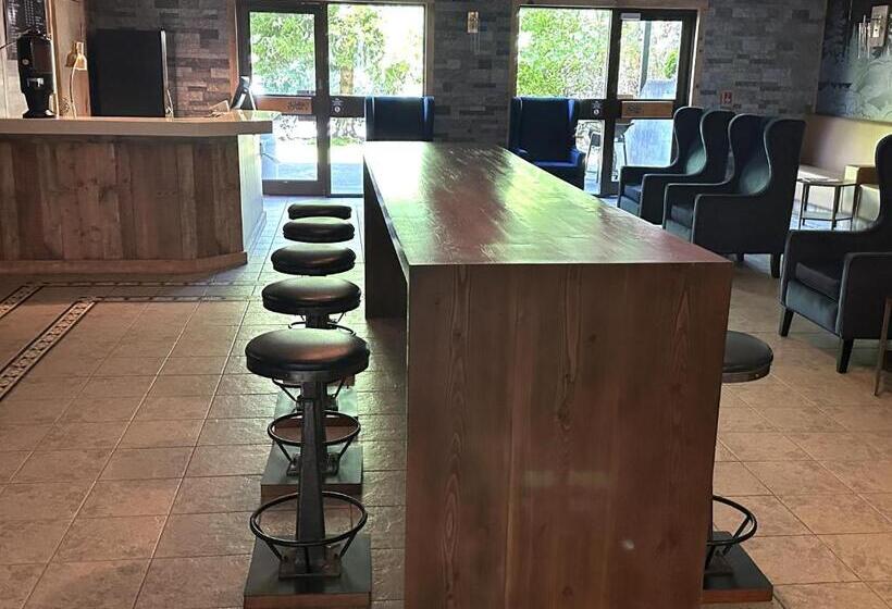 בית מלון כפרי Sojourn Suites Portland Airport