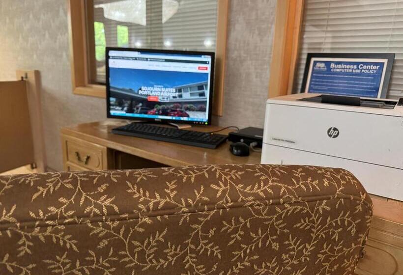 בית מלון כפרי Sojourn Suites Portland Airport