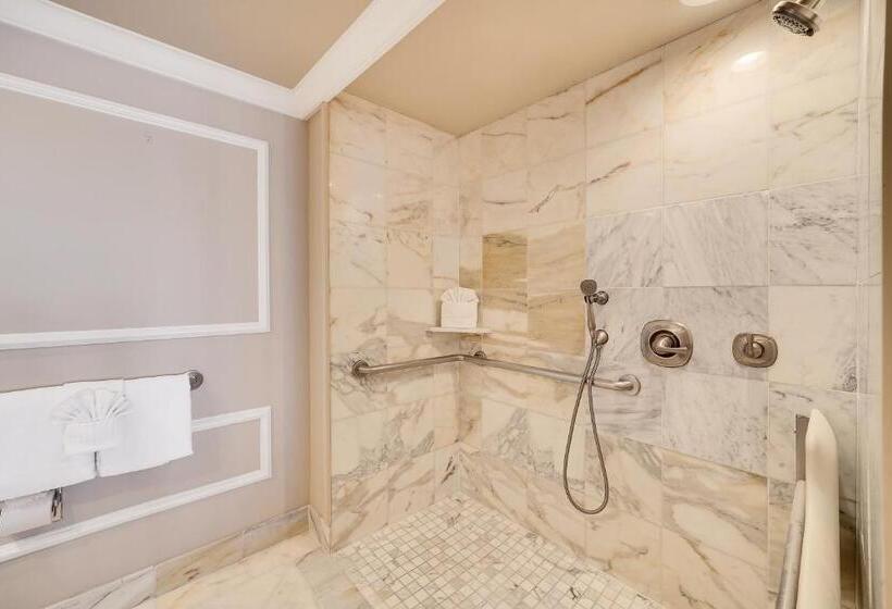 فندق Spindrift Inn