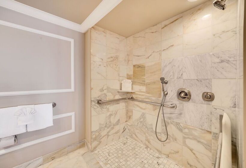 فندق Spindrift Inn