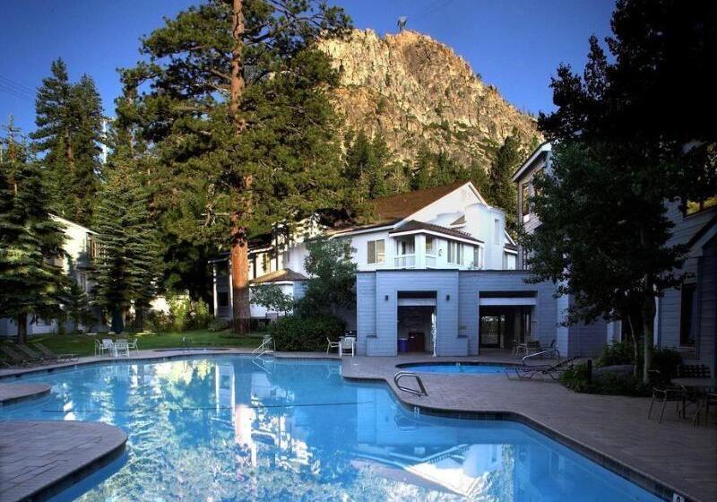 Отель Squaw Valley Lodge