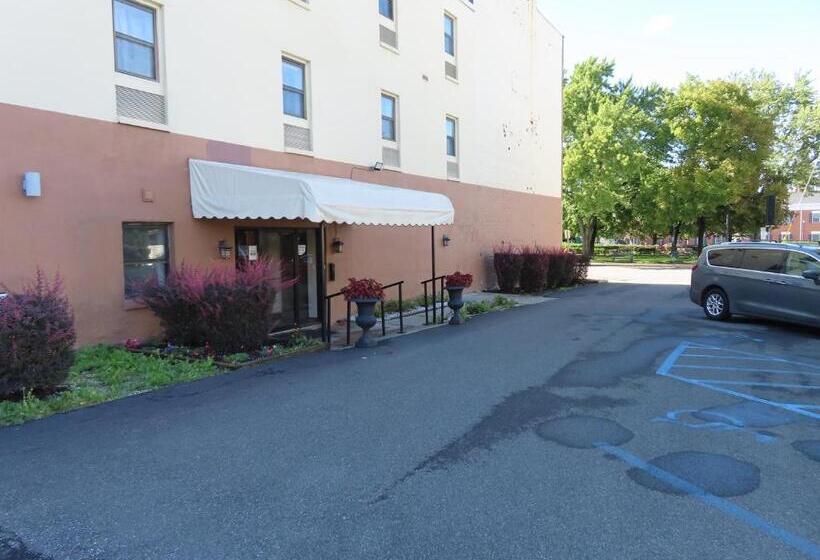 St Charles Hotel Downtown Hudson