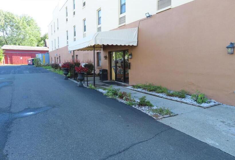 St Charles Hotel Downtown Hudson