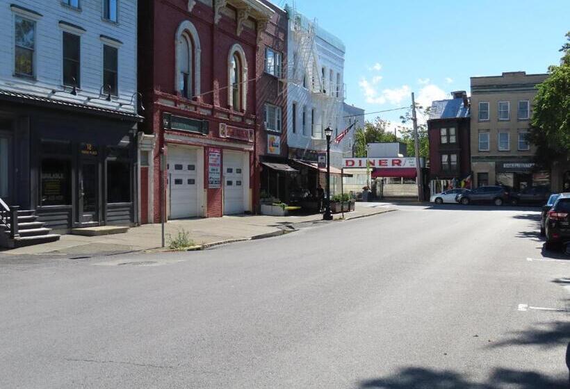 St Charles Hotel Downtown Hudson