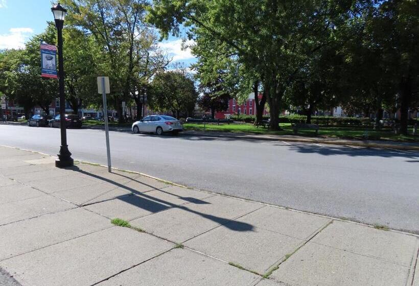 St Charles Hotel Downtown Hudson