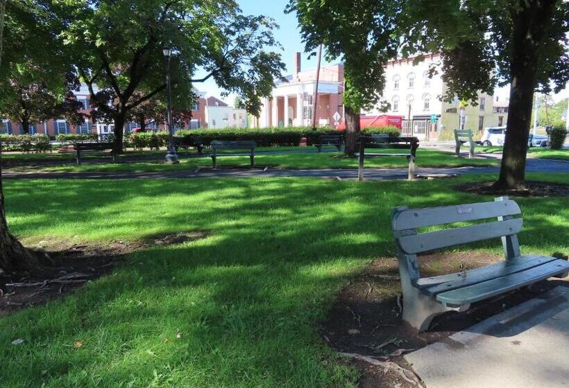 St Charles Hotel Downtown Hudson