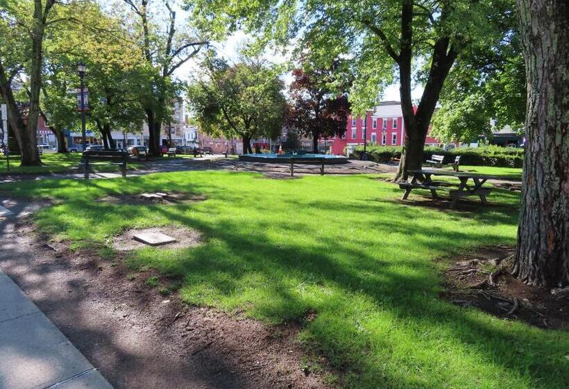 St Charles Hotel Downtown Hudson