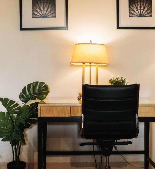 هتل Stamford Suites