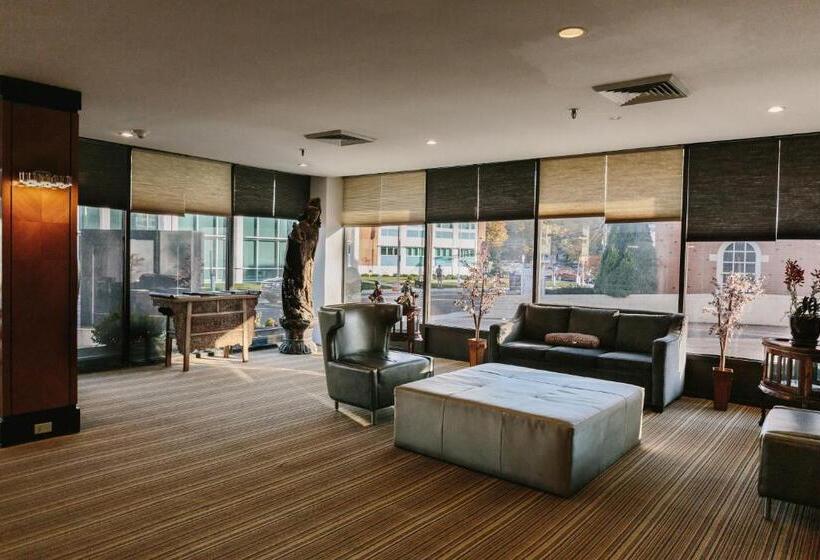 هتل Stamford Suites