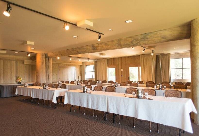 Отель Sun Mountain Lodge