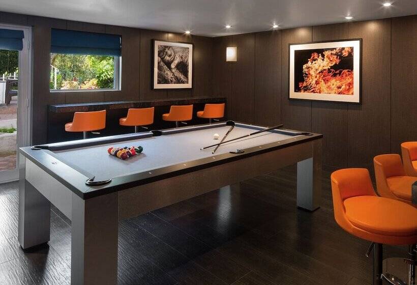 هتل Sunset Marquis