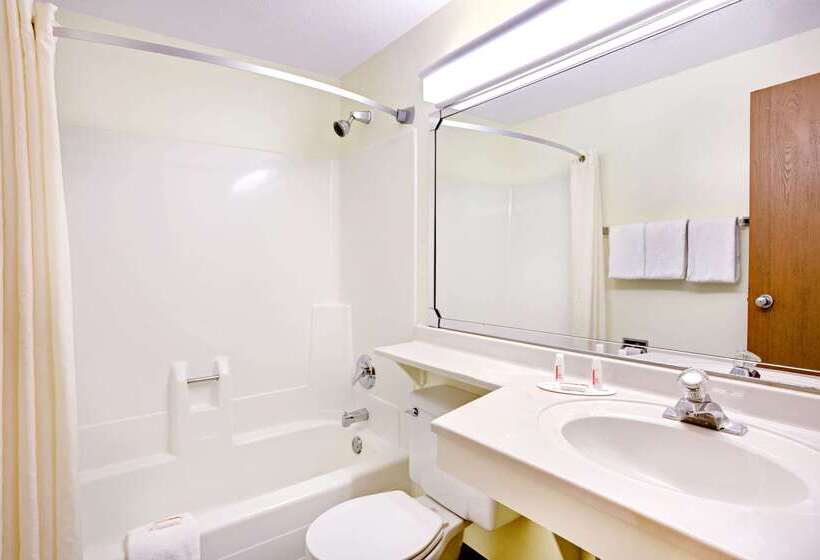 فندق Super 8 By Wyndham Aberdeen East