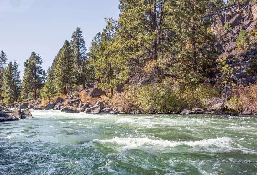 هتل Super 8 By Wyndham Bend