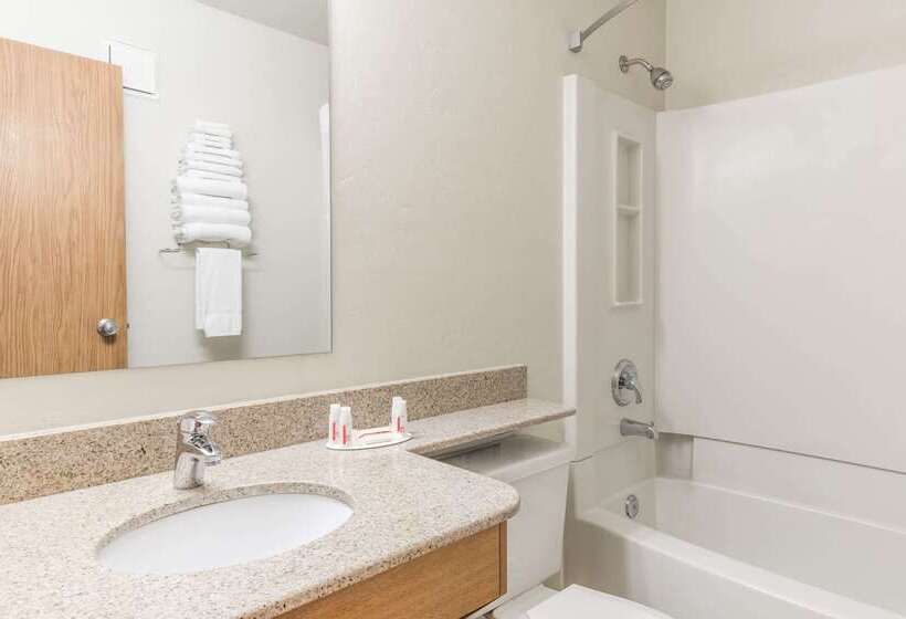 هتل Super 8 By Wyndham Bend