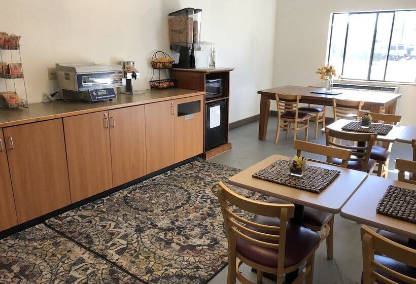 هتل Super 8 By Wyndham Bend