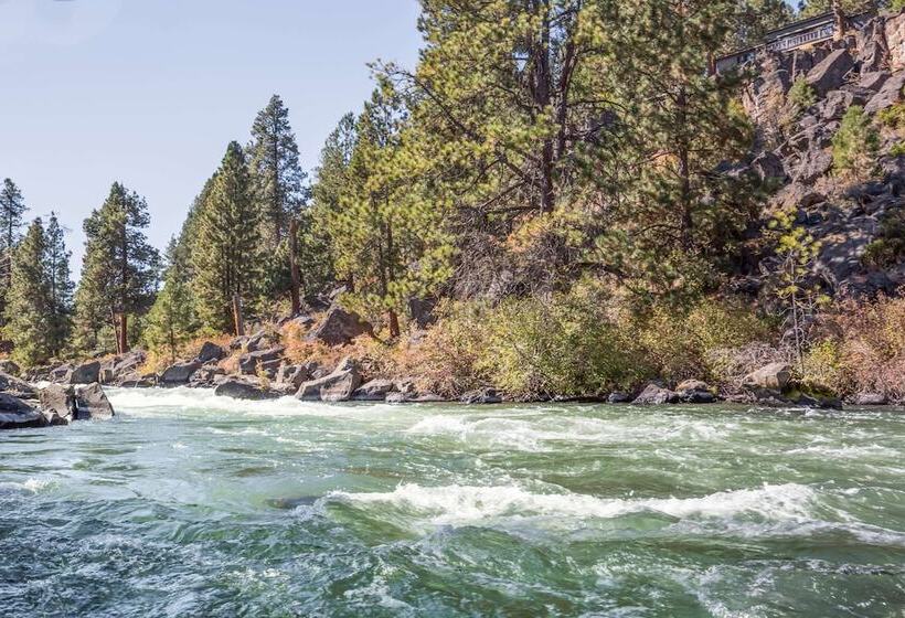 هتل Super 8 By Wyndham Bend