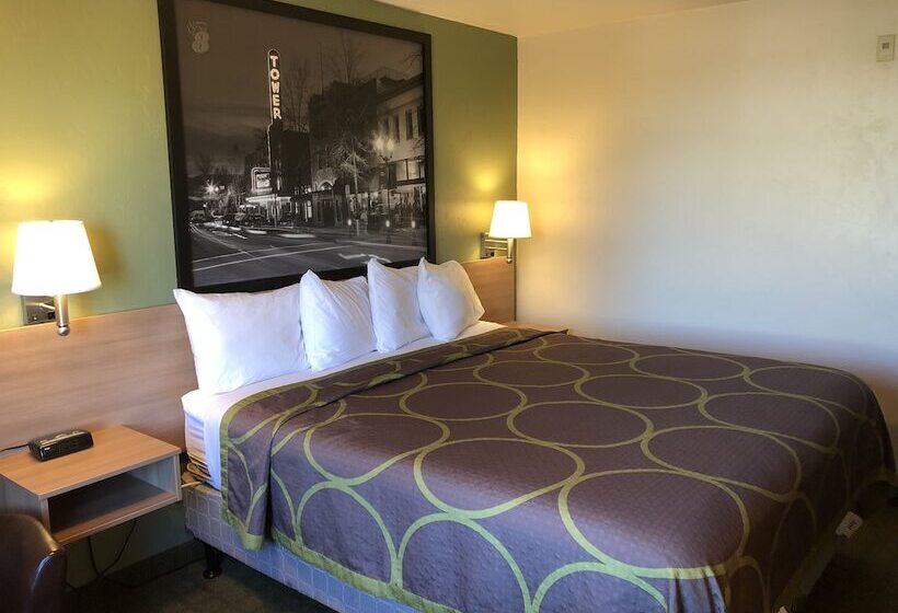 هتل Super 8 By Wyndham Bend