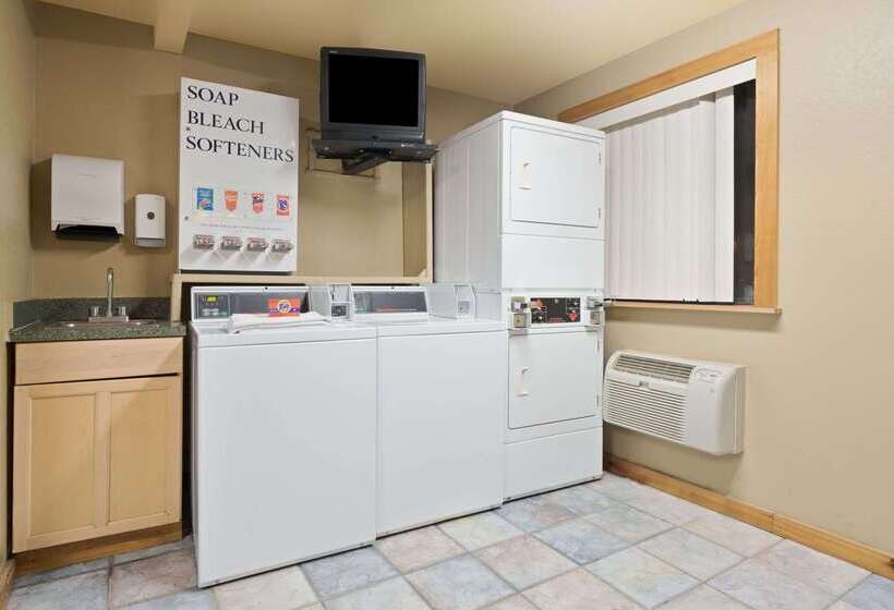 Отель Super 8 By Wyndham Billings