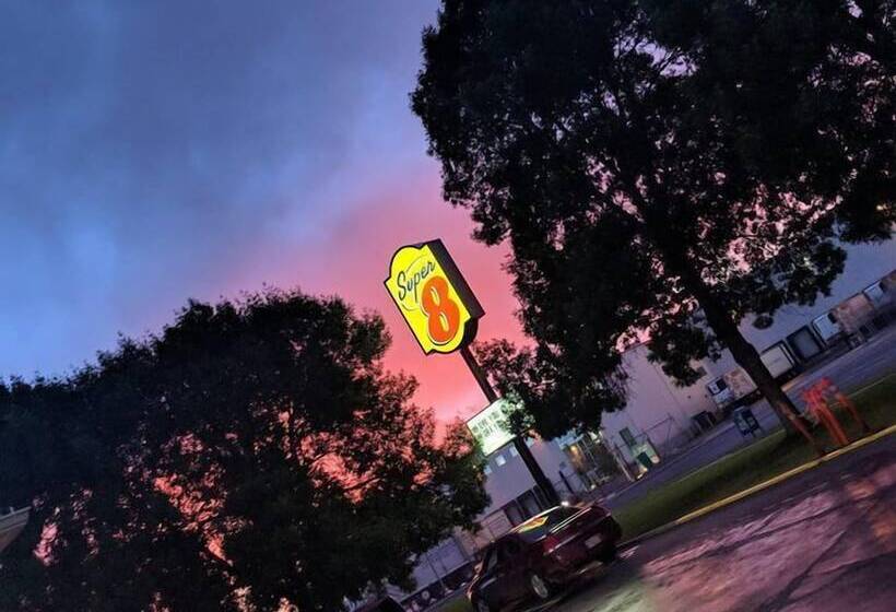 Отель Super 8 By Wyndham Billings