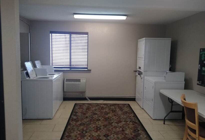 Отель Super 8 By Wyndham Billings