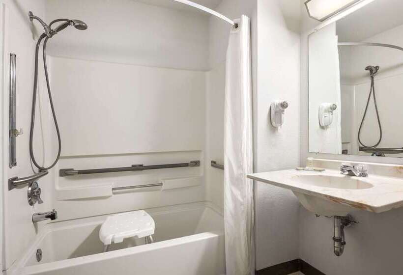 Отель Super 8 By Wyndham Brookville