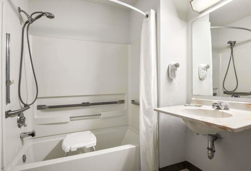 Отель Super 8 By Wyndham Brookville