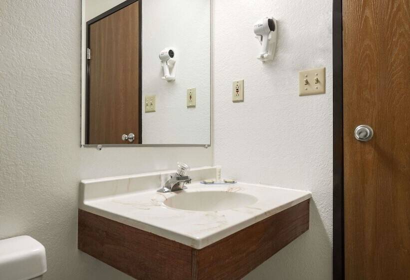 ホテル Super 8 By Wyndham Brookville