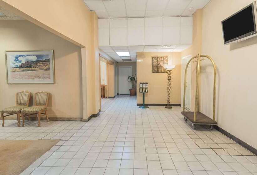 Отель Super 8 By Wyndham Colo. Sprs. Garden Of The Gods