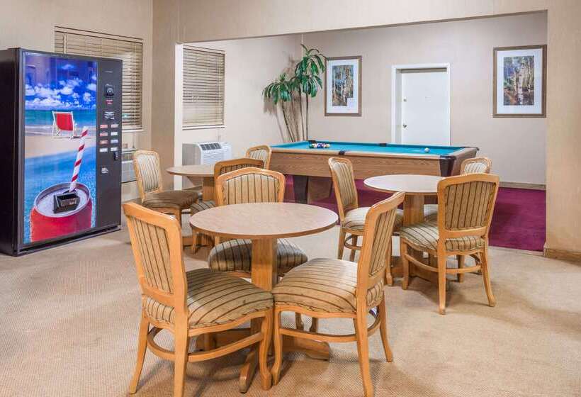 Отель Super 8 By Wyndham Colo. Sprs. Garden Of The Gods